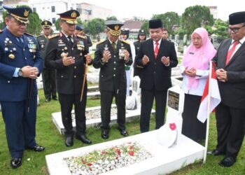 Pangdam I/BB Pimpin Ziarah Nasional HUT Ke – 78 TNI di TMP Bukit Barisan.