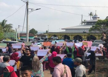 Ribuan Waga Pulau Rempang Tolak Kedatangan Menteri Manifes, Bahlil di Pulau Rempang.