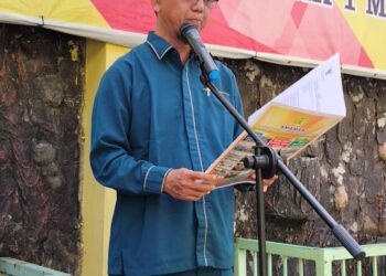 Ust.Rafdinal S.Sos, M.AP Pimpin Upacara pada Hari Guru Nasional di SMA Muhammadiyah I