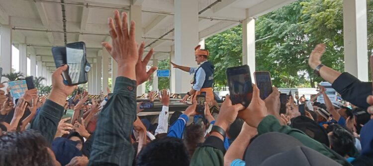 Sang Presiden ANIES, saat keluar dari KNO di Giring oleh Ribuan Pendukung, Relawan dan Simpatisan.