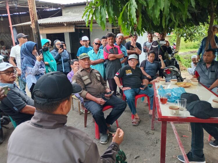 Warga psr 12 menolak keras untuk mengukur rumahnya tanpa penjelasan dari tim yang mengaku dari ptpn2 mereka tidak menunjukan surat perintah dari ptpn maupun surat tugas