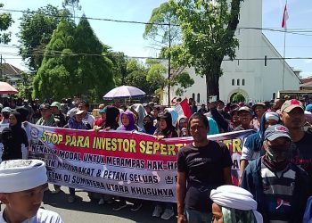 Puluhan Ribu Massa Kelompok Tani Masyarakat Adat Sumut Geruduk Kantor Gubsu.