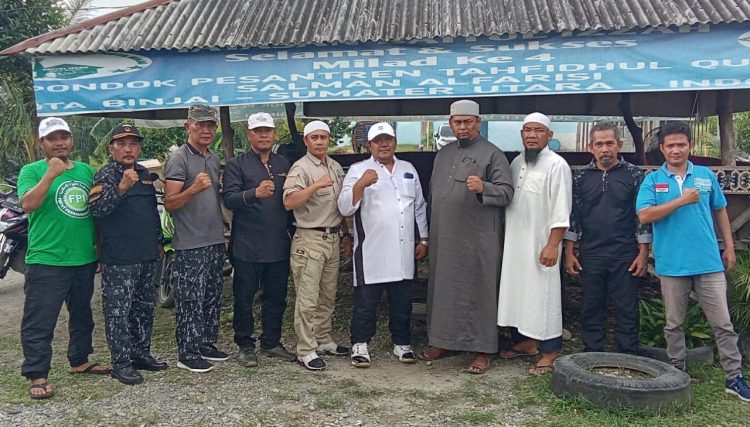 Para Pimpinan Aliansi Ormas Islam Kelaskaran Sumut, Ketum BP FORMI Ustd Azhari, Pangda PRI FPI Sumut, Ustd Effendi Bangun, Pangwil FUI SU, Ustd.Saiin, serta Ketua DPW FPI Binjai, Ustd.Deriyan usai bersilaurahmi dengan pimpinan Pondok Pesantren Salman Al Farizi, di Binjai Minggu, (07/09/2024) Foto.dok.msp.id.