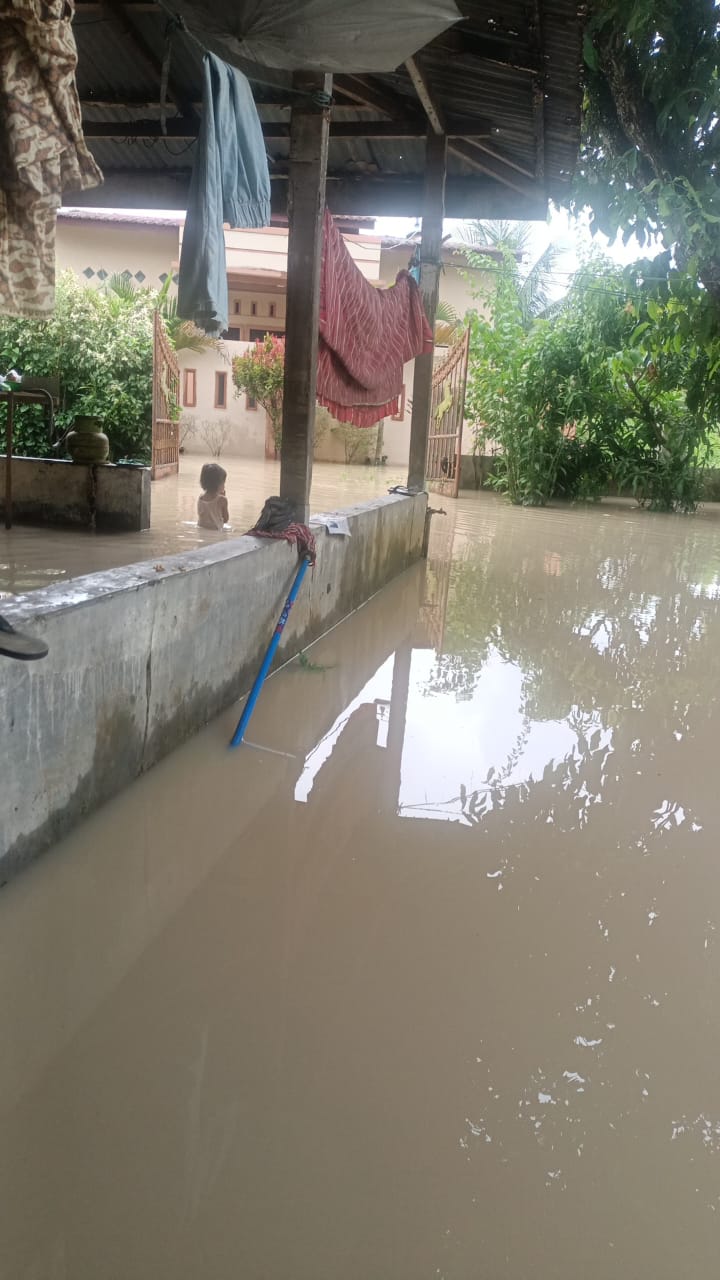 Rumah salah satu warga, yang terendam Banjir, Minggu, ( 6/10/2024)