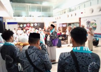 Salman Al Farizi Tour and Travel kembali berangkat kan jamaah umroh