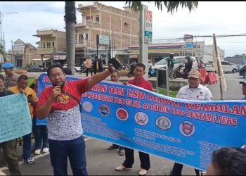 “Tuntut SP3 dan Restorative Justice, Aliansi Wartawan dan LSM Geruduk Mapoldasu: Penahanan Diduga Cacat Hukum