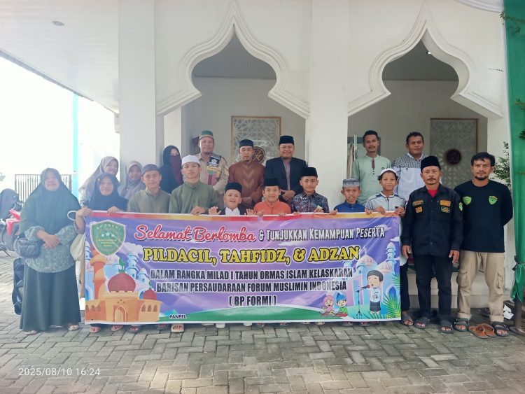 Para Peserta Adzan, Tahfidz dan Pildacil Foto Bersama Ketum BP FORMI, Azhari dan Dewan Hakim/Juri Perlombaan, Ahad (10/7/2025)