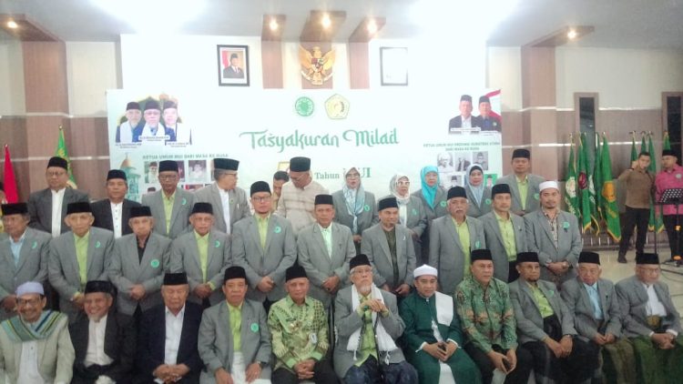 Foto Utama.
Ketua MUI Sumut dan para Pengurus, Buya H.Maratua Simanjuntak, bersama Wagubsu, H.Surya, Bsc, para Pimpinan Ormas Ormas Islam Sumut, di Aula UMN, Jln.Gedung Arca-Medan, Kamis (14/8/2025)
