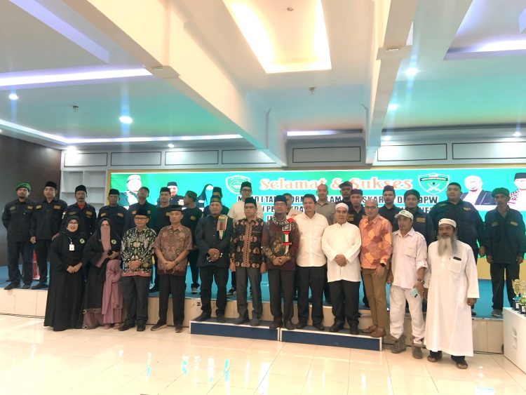 Ketua Umum BP FORMI, Azhari, Foto bersama dengan para penasehat,  pengurus DPD Medan dan DPD Deli Serdang di lantik, dan perwakilan Muspida Plus Sumut, Minggu (24/8/2025)
