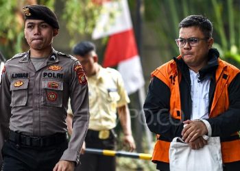 KPK Sebut Rektor USU Bagian dari Sirkel Bobby Nasution dan Topan Ginting.    *Rektor USU Muryanto Amin mangkir dari panggilan KPK. Ia akan dimintai keterangan terkait dengan kasus proyek jalan Dinas PUPR Sumut.