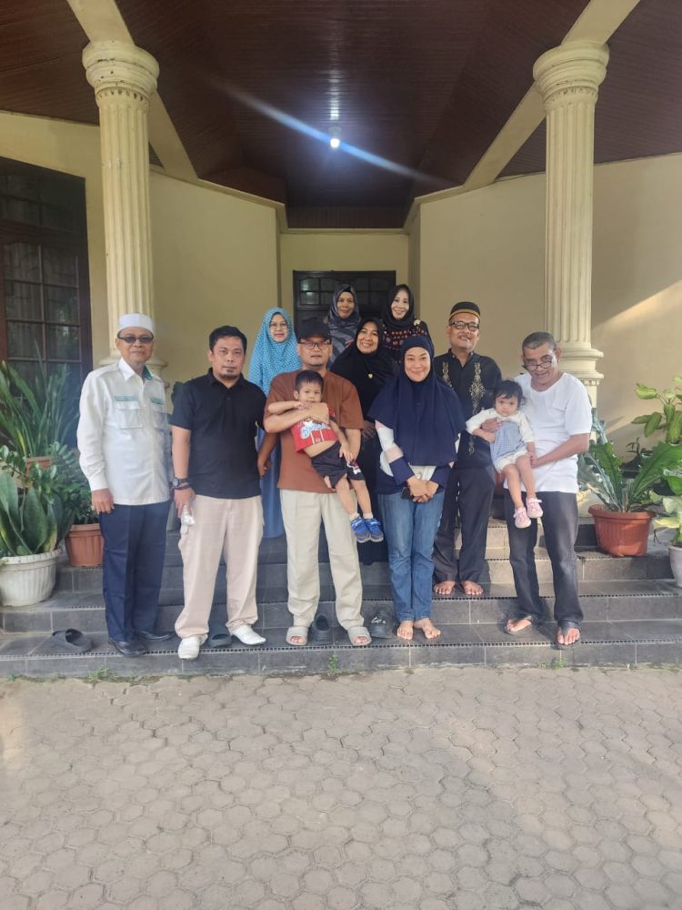 Tim AOIPA Sumut, saat akan berangkat menuju Rumah Yesinia Gulo, di Kuala Tungkal, Jambi Sabtu (2/10/2025)