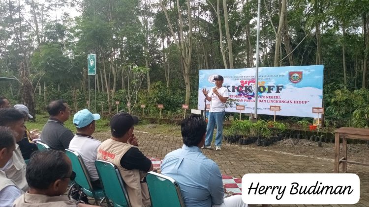 Herry Budiman sekaligus Plt.Ketum SWI saat memberikan sambutan.
