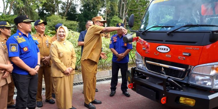 Bupati Langkat Ajak ASN Fokus 30 Desa Wisata. Sembari Menyerahkan Santunan dan Damkar di penghujung Apel.