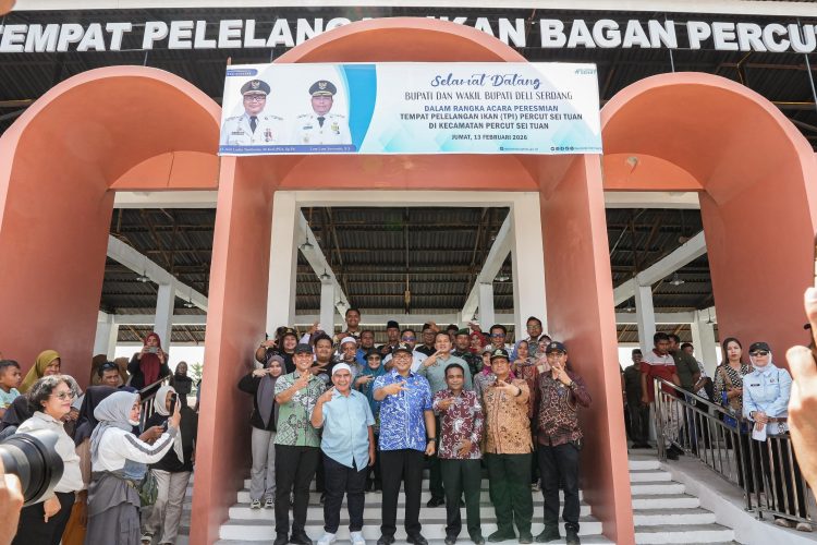 Bupati Deli Serdang, dr H Asri Ludin Tambunan meresmikan TPI Bagan Percut, Kecamatan Percut Sei Tuan, Jumat (13/2/2026), tampak mendampingi Anggota DPRD Deli Serdang, H.Rakhmadsyah, SH ( foto dok)