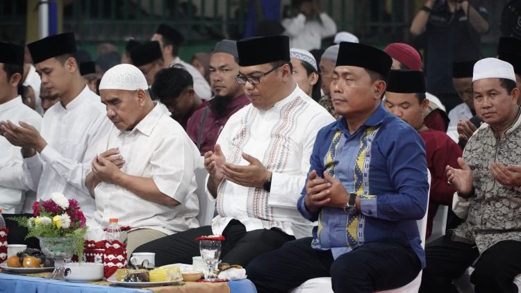 Bupati Deli Serdang, dr H Asri Ludin Tambunan bersama Wabup, Lom Lom Suwondo SS menghadiri peringatan Nuzulul Qur’an di Masjid Nurul Iman, Desa Limau Manis, Kecamatan Tanjung Morawa, Jumat (6/6/2026).