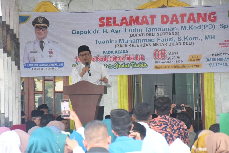 Bupati Deli Serdang, dr Asri Ludin Tambahan, memberikan sambutan di Acara 1000 Ummat Berdo'a untuk Tolak Bala, Minggu (8/3/2023) di Masjid Al Hafez Hamparan Perak.