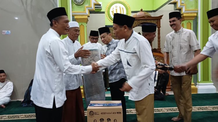 Sekda Deli Serdang, Dedi Maswardy SSos MAP memimpin Tim III Safari Ramadhan 1447 H/2026 M Pemerintah Kabupaten (Pemkab) Deli Serdang di Masjid Al-Mardi, Dusun Lestari Pasar V Kebun Kelapa, Kecamatan Beringin, Selasa (10/3/2026).