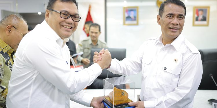 Bertemu Mentan Andi Amran Sulaiman, Bupati Asri Ludin Perjuangkan Dukungan Pertanian untuk Deli Serdang