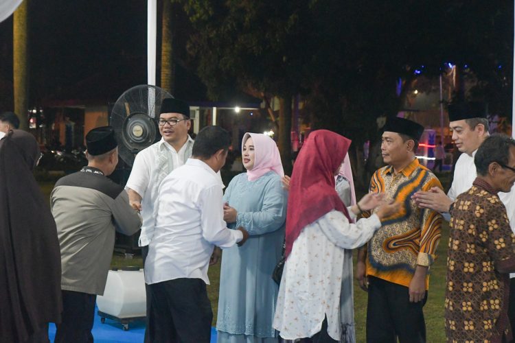 Bupati Deli Serdang, dr H Asri Ludin Tambunan buka puasa bersama di Rumah Dinas Bupati, Kamis (12/3/2026). Buka puasa bersama menjadi momentum untuk mempererat silaturahmi