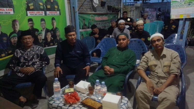Ketua Umum BP FORMI Azhari, Penasehat Bpk H.Rakhmasyah, SH ( Anggota DPRD Deli Serdang ) Rekan Seperjuangan, Ahmad Efendi Bangun ( DPD FPI Sumut ) dan Sai'in ( FUI SU ) di Acara Silaturrahmi dan Buka Puasa Bersama Pengurus DPP/DPW BP FORMI, Sabtu (14/3/2026) di Markas BP FORMi.
