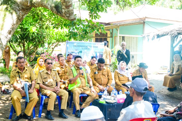 Wakil Bupati Deli Serdang, Lom Lom Suwondo SS, saat kegiatan Berjemur di Desa Paya Itik, Kecamatan Galang.selasa (31/3/2026)