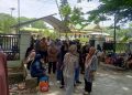 Ratusan Warga Besitang Beramai – Ramai Mendatangi Gedung DPRD Langkat.