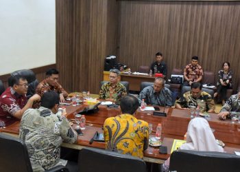 Bupati Deli Serdang, dr H Asri Ludin Tambunan, didampingi Wakil Bupati Lom Lom Suwondo SS menerima audiensi Kepala Kantor Pelayanan Pajak (KPP) Pratama Lubuk Pakam, Muhammad Syafei Harahap, jumat (10/4/2026) di Aula Lt.II Kantor Bupati