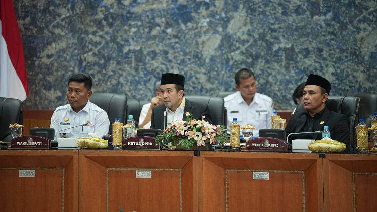 Wakil Bupati Deli Serdang, Lom Lom Suwondo SS, di Rapat Paripurna DPRD Kabupaten Deli Serdang terkait Pembentukan Rancangan Peraturan Daerah (Ranperda) Tahun 2026 di Ruang Rapat Paripurna DPRD Kabupaten Deli Serdang, Rabu (22/04/2026).