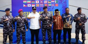 Dua Anggota DPRD Medan Dampingi Wali Kota Rico Waas Sambut Kedatangan KRI Bima Suci di Belawan.