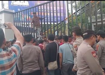 Ricuh di DPRD Medan, Gerbang Rusak Saat Aksi GMNI, Robi Barus Ingatkan Batas Etika