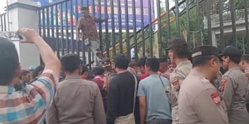 Ricuh di DPRD Medan, Gerbang Rusak Saat Aksi GMNI, Robi Barus Ingatkan Batas Etika