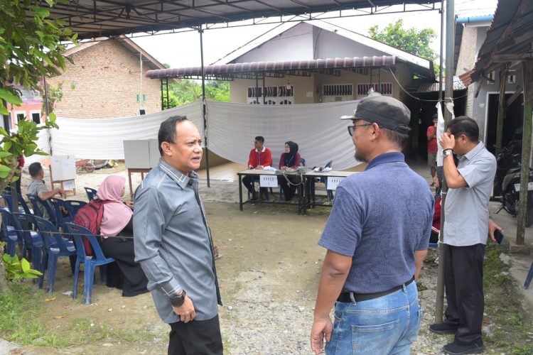 Sekda Dedi Maswardy Tinjau TPS Beringin, Pilkades Serentak di 76 Desa Berlangsung Tertib