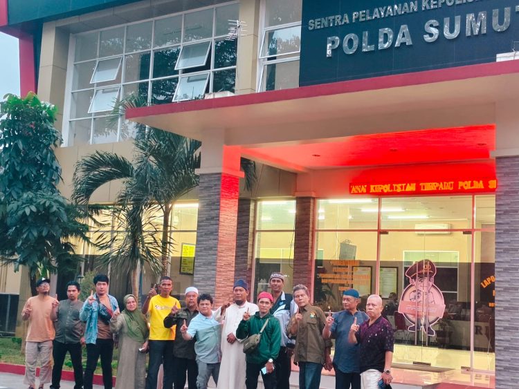 Persaudaraan Ormas Islam ( POI ) Sumut   usai Melaporkan Dua Akut Tik-Tok di SPKT Mapoldasu Ter Duga Penista Agama Islam,, Jum'at (24/7/2026) foto.dok.ist.