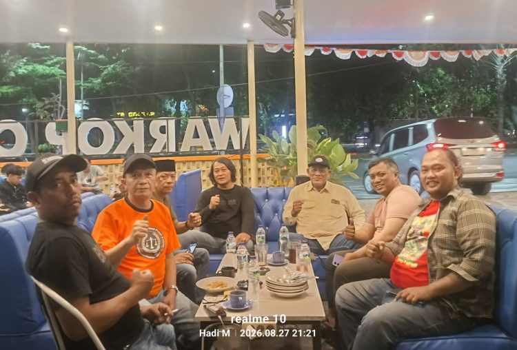 Ketum DPP SWI, H.Iskdandar, S.Sos, Sekjen Herry Budiman, dan Kabid OKK, Riki Kordinasi dengan Ketua DPW SWI Jatim Hadi Martono dan Pengurus, di Warkop Sentral - Surabaya, Kamis (27/8/2026)