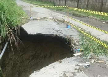 Jalan Lintas Alternatif Langkat – Tanah Karo Longsor. Kendaraan Roda 2 dan 4 Ekstra Berhati – Hati.