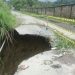 Jalan Lintas Alternatif Langkat – Tanah Karo Longsor. Kendaraan Roda 2 dan 4 Ekstra Berhati – Hati.